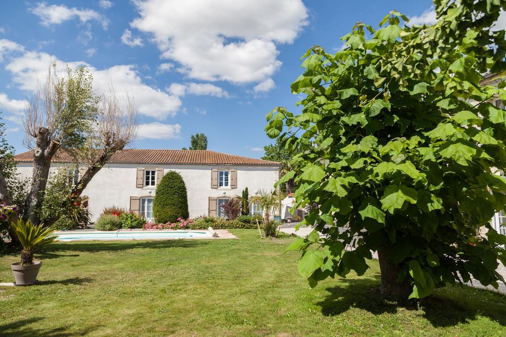 Le Soleil Et Les Etoiles Saint-Sauveur-d'Aunis Exterior photo
